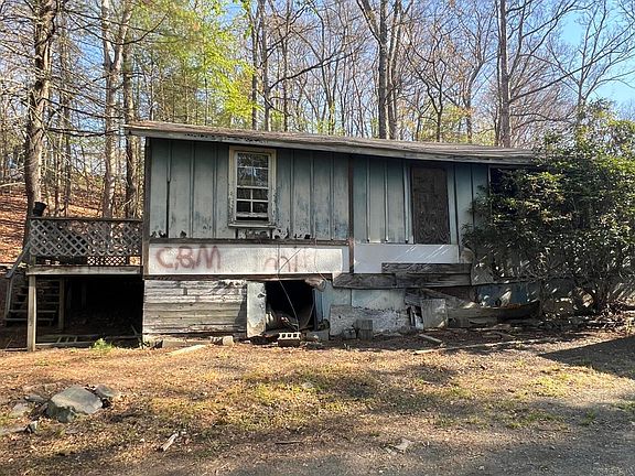 3rd image of 1214 W Sugar Mountain Rd