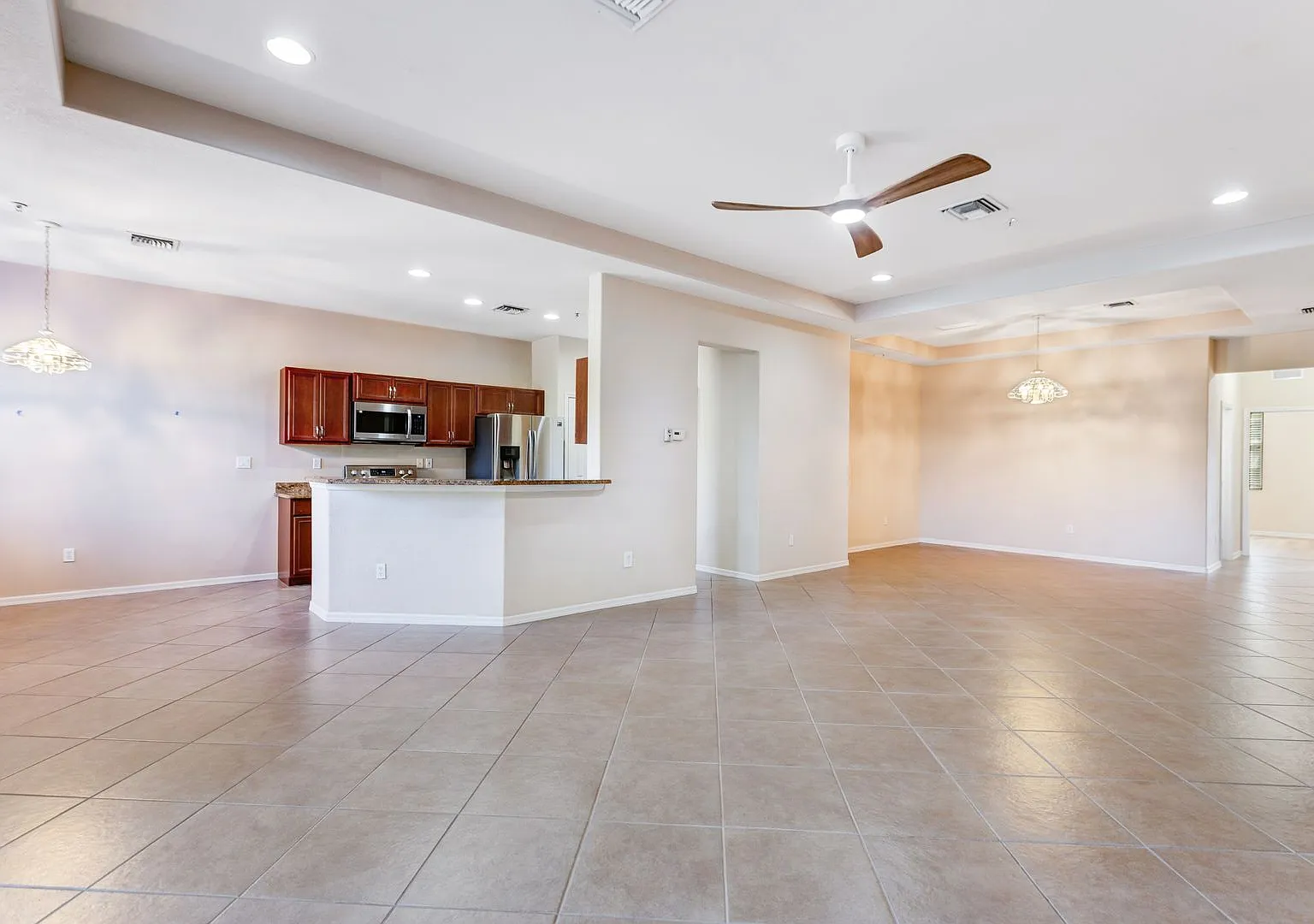 ** Aviano At Naples ** 3 Bed / 2 Bath - Carriage Home - Garage - Central Naples - Annual Rental — Photo 2