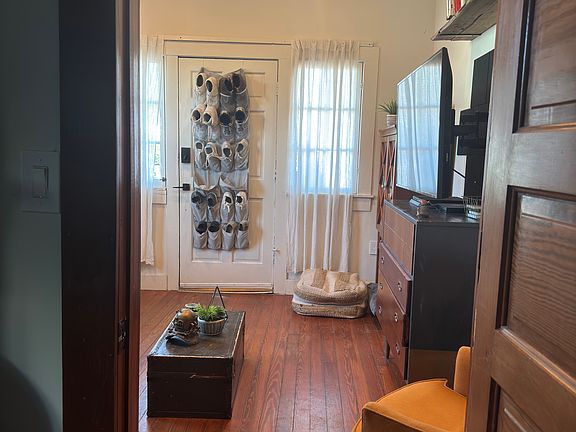 4th image of 417 S Bernadotte St