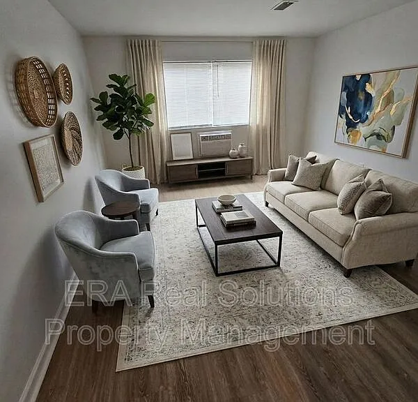 1072 Forest St #D — Photo 2