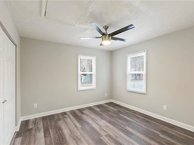 112 Tye St SE — Photo 20