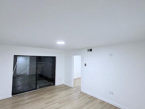 2nd image of 6940 Hanover Pkwy APT 101