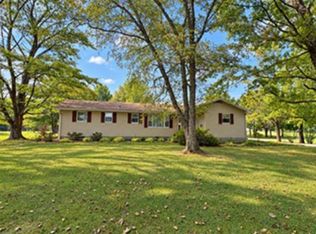 429 County Road 1800e, Fairfield, IL 62837