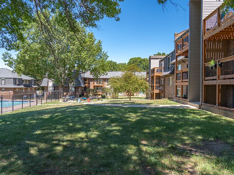 The Oaks — Photo 38