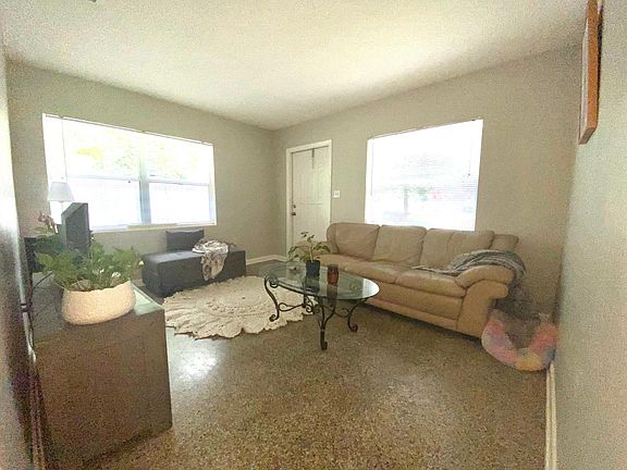 4th image of 1022 Delaney Park Dr