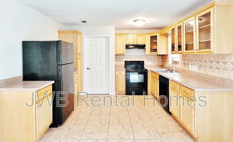 Cedar Hills — Photo 2