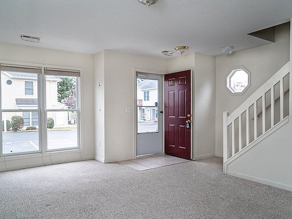 3rd image of 852 Camelot Ln