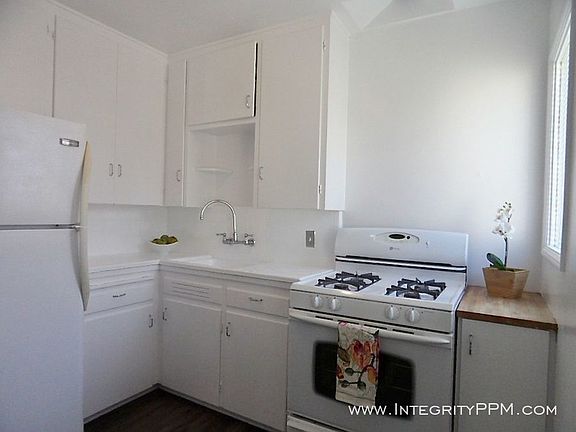 3rd image of 5057 Marlborough Dr