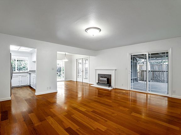 3rd image of 3223 Lamond Ct