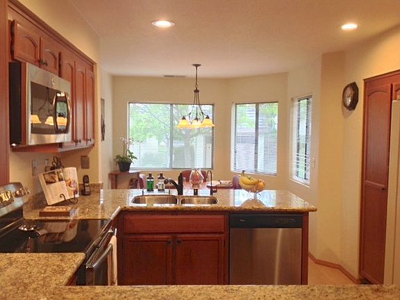 5th image of 7621 Stoneshire Ct