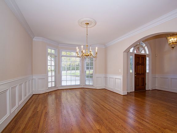 2nd image of 21 Rosebay Ln