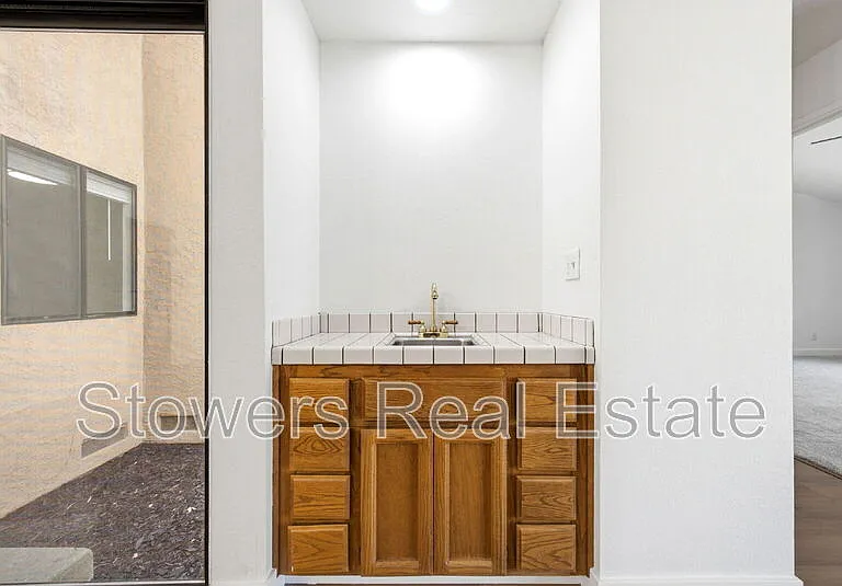 2033 Raphael Ct — Photo 28