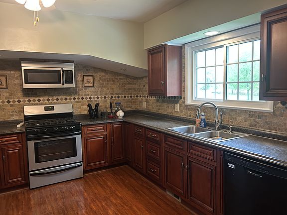 3rd image of 8 Glenwood Ave