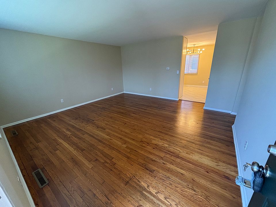 1st image of 3912 La Rosa Dr