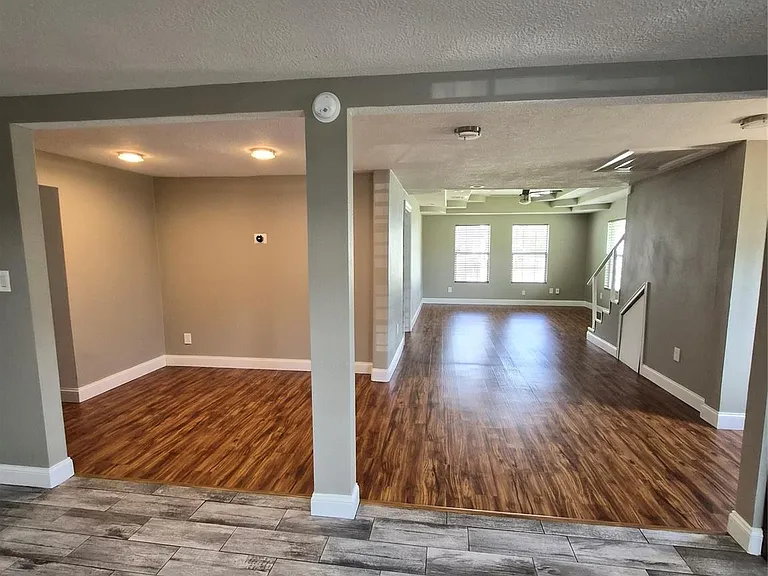 209 Florence St — Photo 14