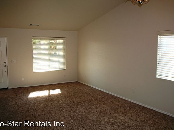 4th image of 1394 W Bella Oaks Way