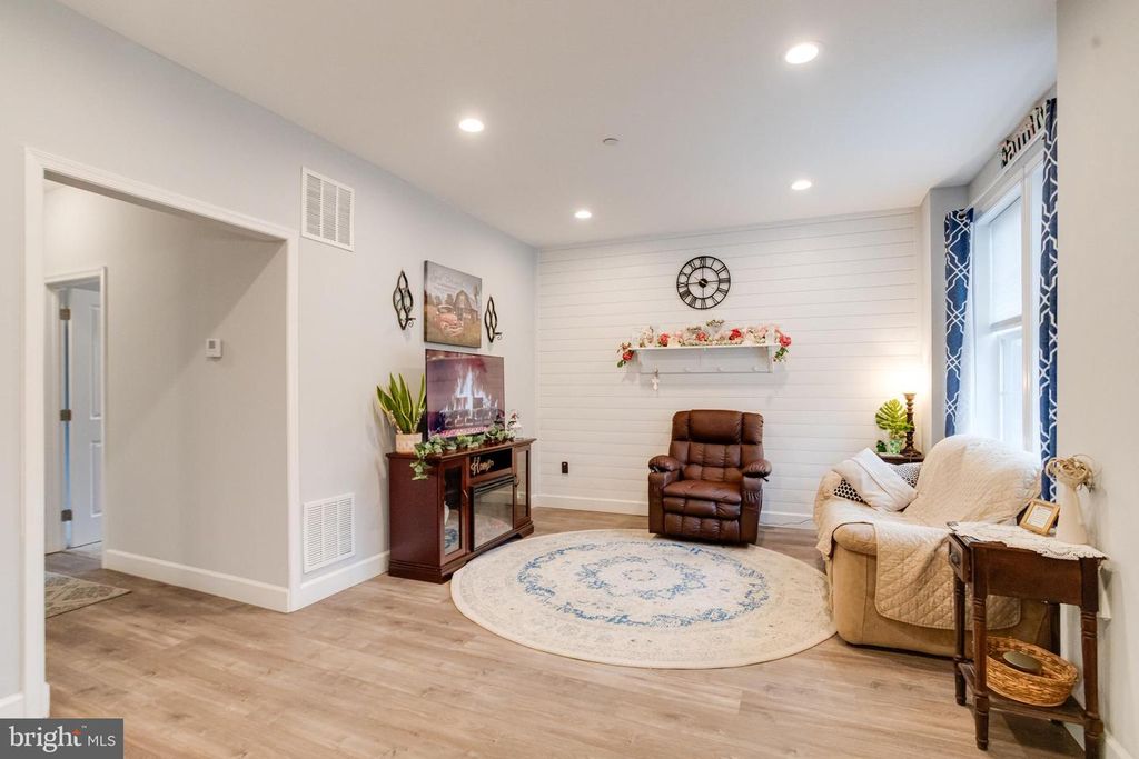 708 Hyde Park Rd, Essex, MD - View 4