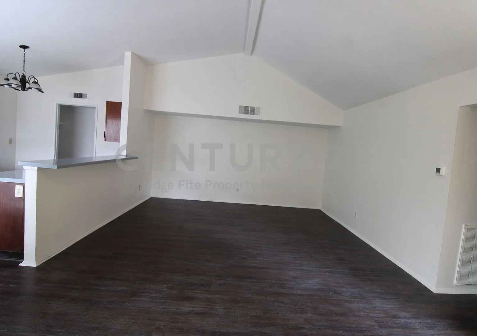 Spacious 2/2 Duplex in Cedar Hill ISD for Rent! — Photo 2