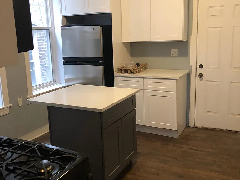 2527 W Division St #2F — Photo 2