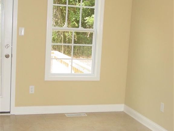 5th image of 689 Moss Creek Ave