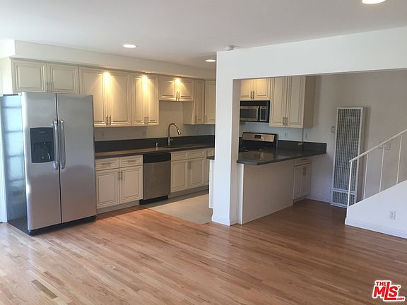 3rd image of 3603 S Mentone Ave #1