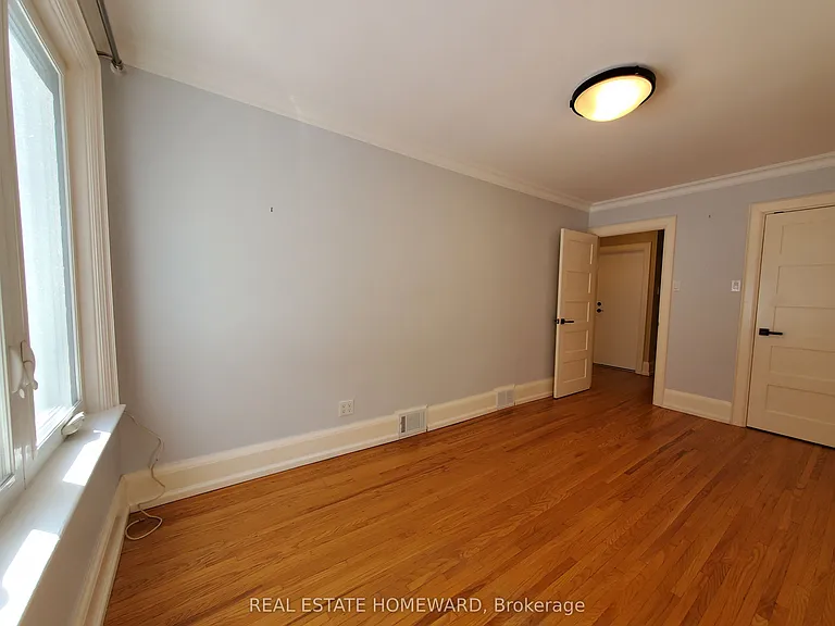 21 Love Cres #MAIN FLOOR — Photo 24
