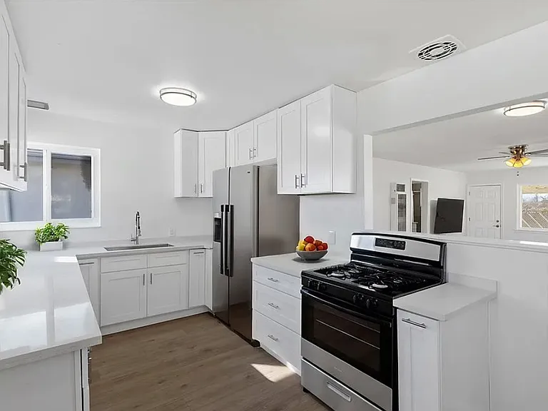 16243 Yucca Ave — Photo 2