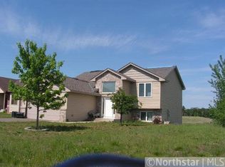 906 Isanti Pkwy, Isanti, MN 55040