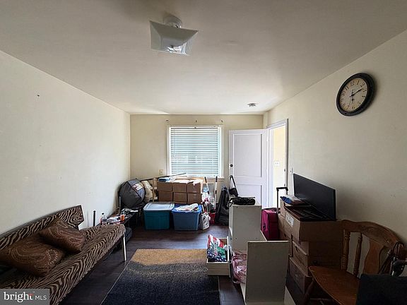 5th image of 826 Jack St