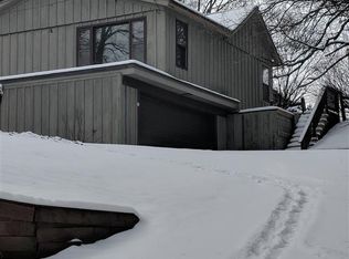 4599 Red Bluff Dr, Rockford, IL 61107