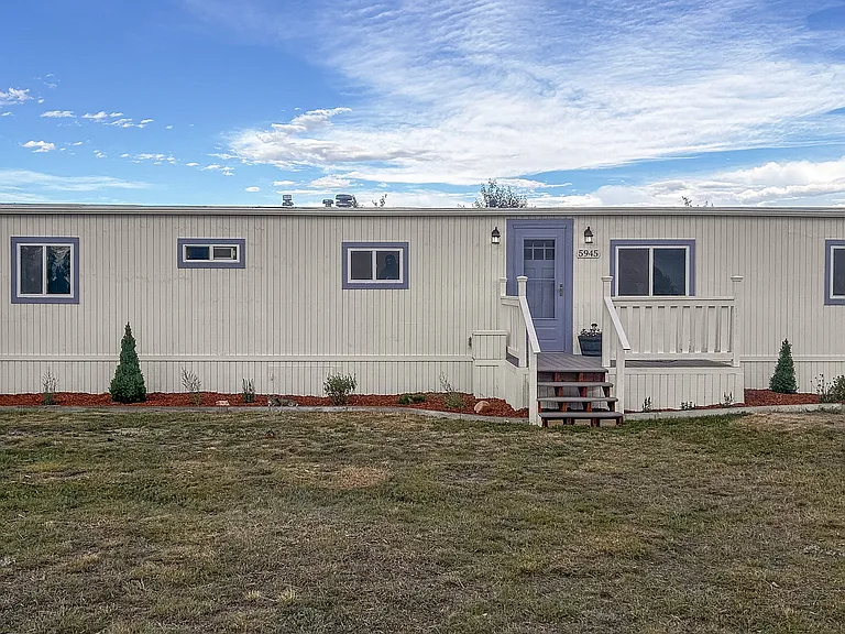 5945 Coyote Ln — Photo 2