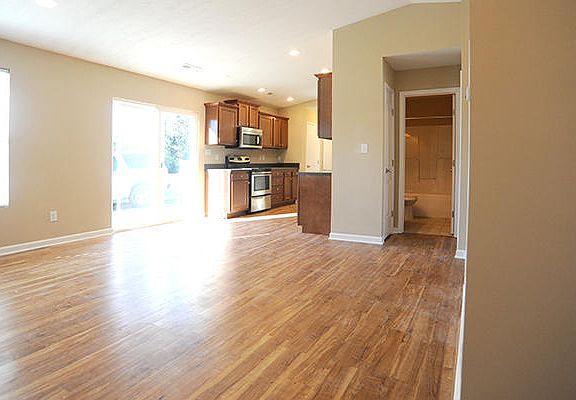 3rd image of 205 Lakehurst Ave
