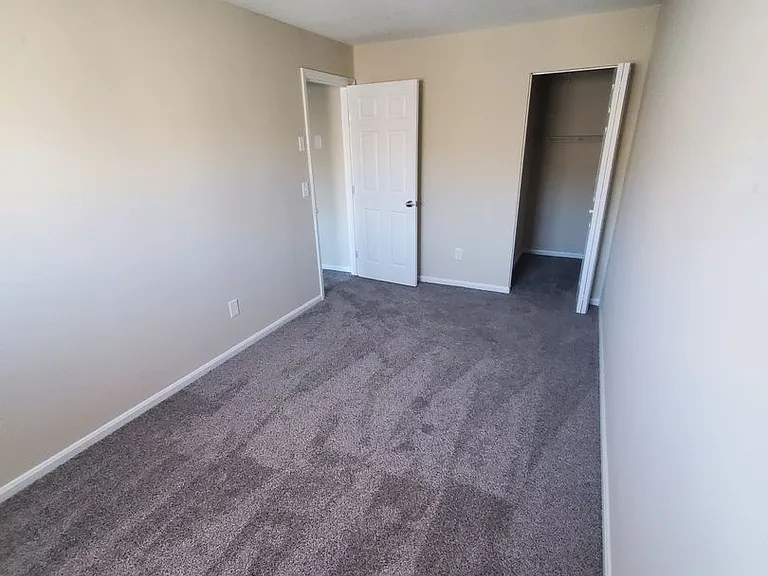 Saratoga Apartments - STA — Photo 50