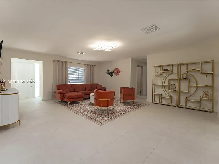 5419 NE 22nd Ave — Photo 3