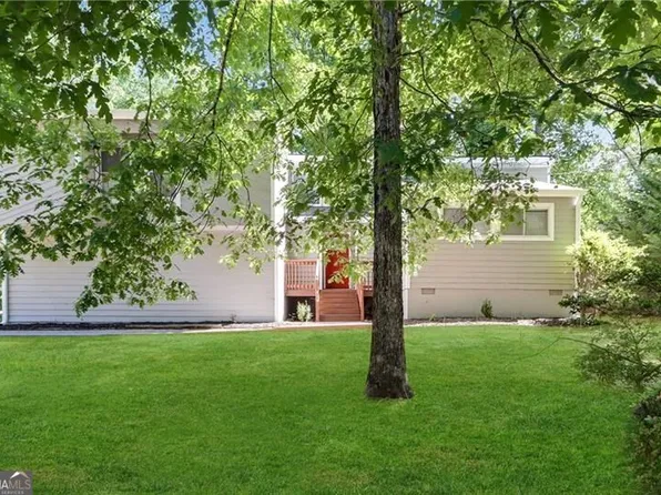 704 Lost Creek Cir, Stone Mountain, GA 30088