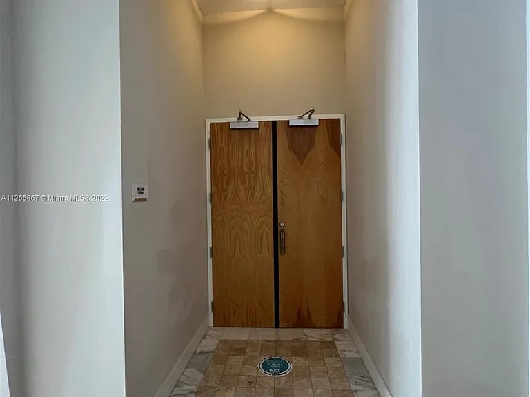 5161 Collins Ave #1711 — Photo 36
