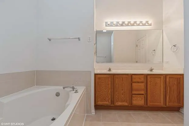 593 Prestwick Ln — Photo 29