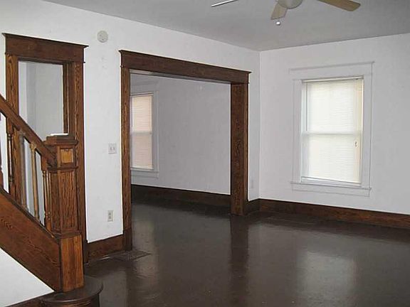 3rd image of 920 W 21st St