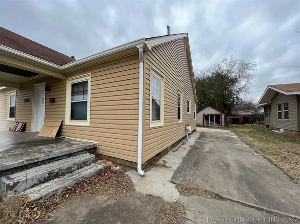 704 S Main St, Sapulpa, OK 74066