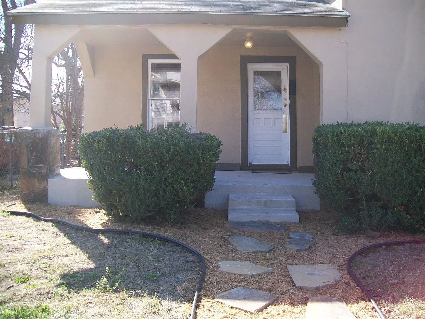 110 Gladstone — Photo 1