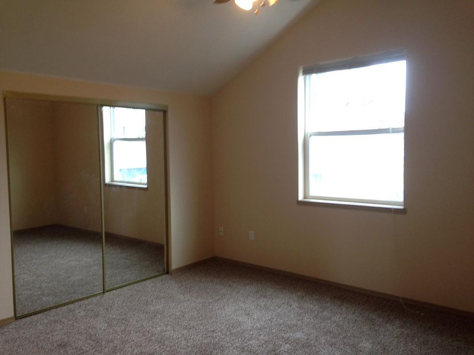 Upstairs Bedroom 1