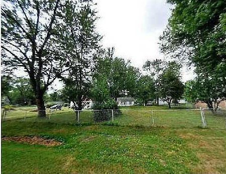 2nd image of 811 Jean Rd