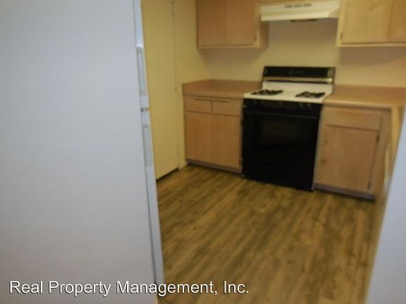 3rd image of 1177 Burton Dr APT D