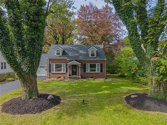 2nd image of 304 Meadow Rd