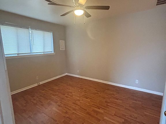 4th image of 907 Stevens Ct NE #5