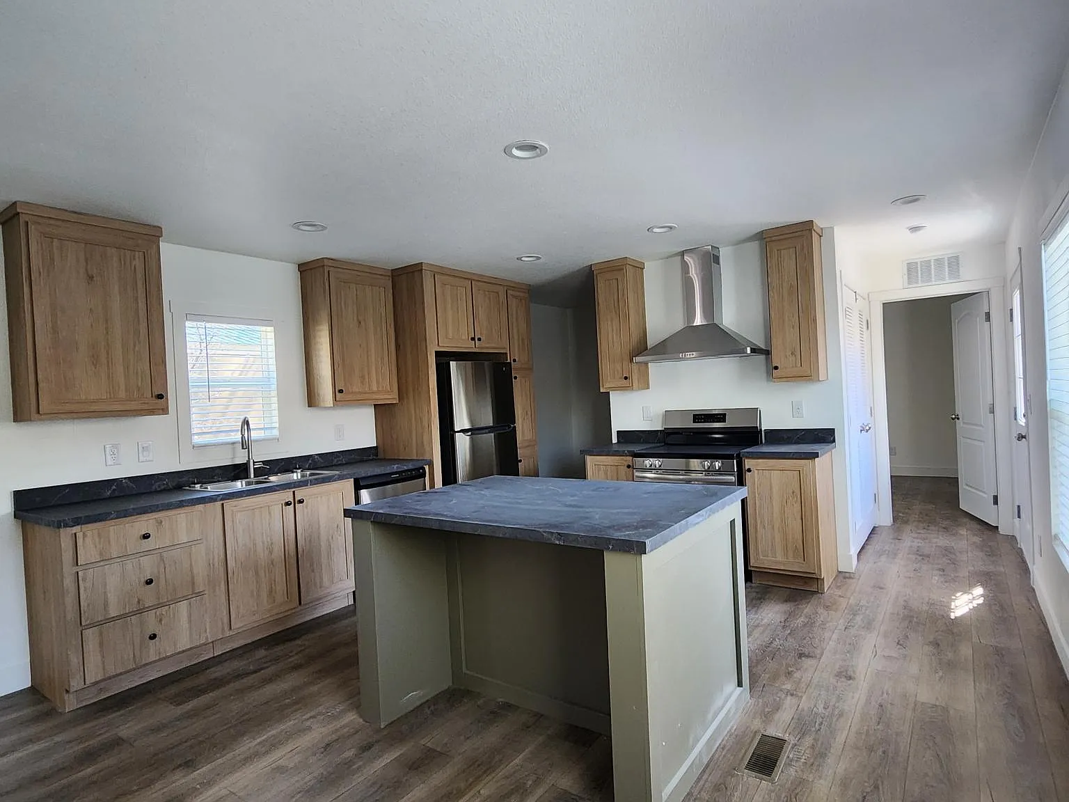 2 bed, 900 sqft, $2,000 — Photo 3
