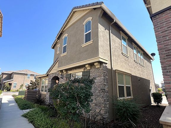 5th image of 1 Huddlestone Cir