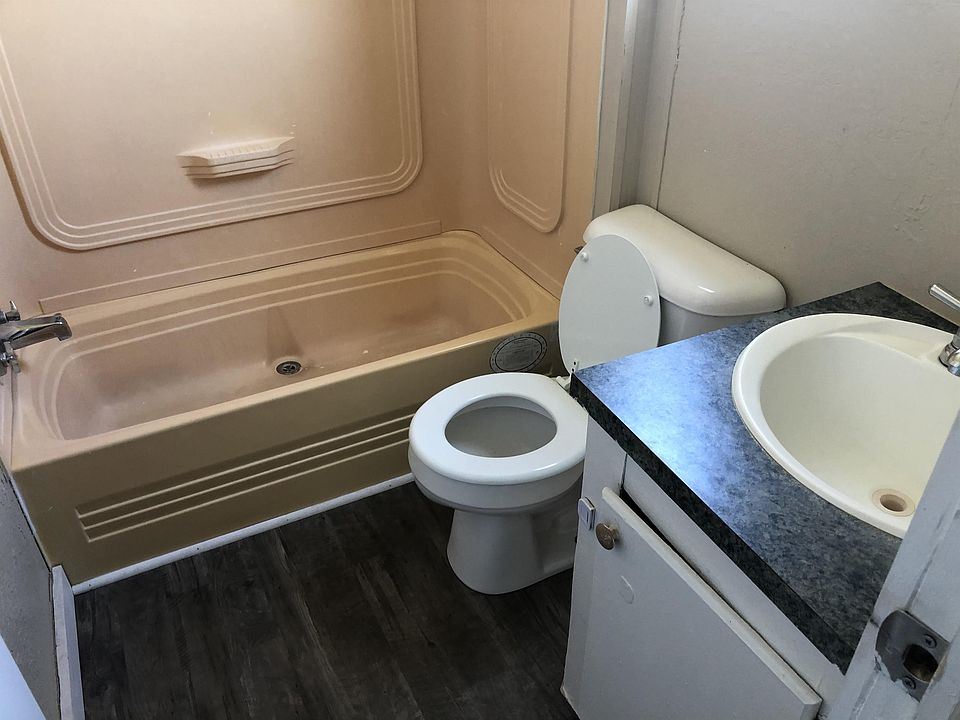 2nd image of 400 26th St #50