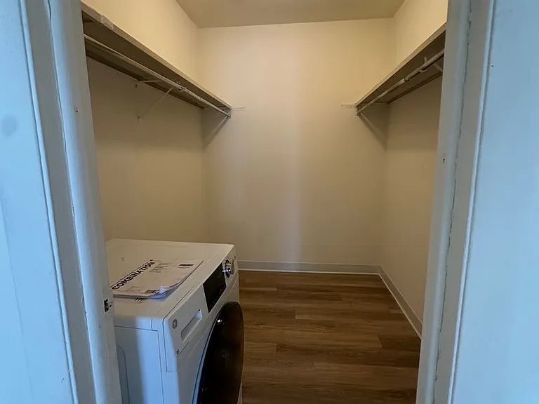 University Park Apartments near Cornell University — Photo 194