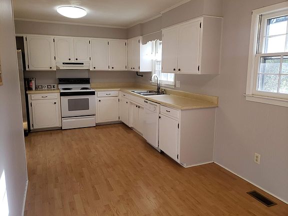 5th image of 211 Belair Ln